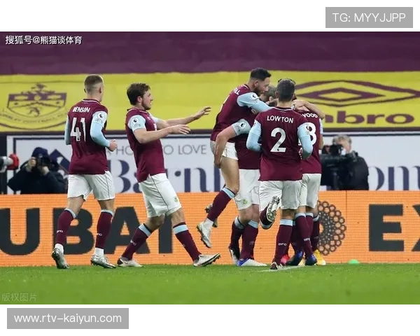 谢什科推射打偏，曼联错失反超利兹联机会