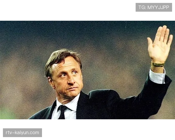 致敬克鲁伊夫，阿贾克斯名宿现场观战，获阿雅克肖主场掌声